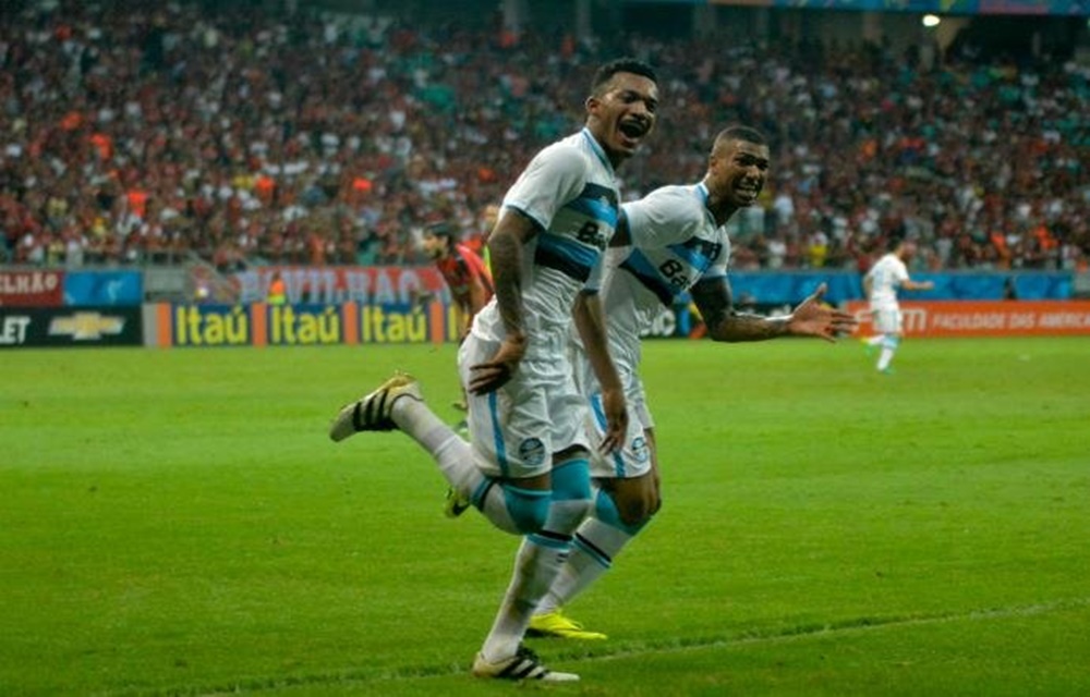 Ir para  <p>O Gr&ecirc;mio encerrou um longo jejum e voltou a vencer fora de casa, nesta quarta-feira na Arena Fonte&nbsp;Nova. O&nbsp;Tricolor mostrou uma defesa consistente e garantiu o 1 a 0&nbsp; contra o Vit&oacute;ria para...